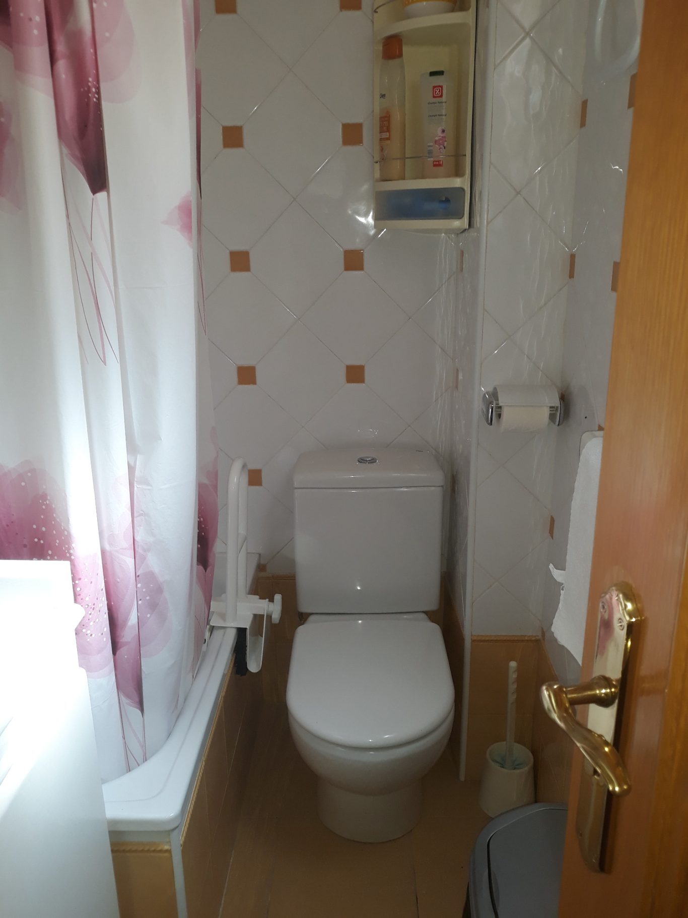 Baño de la planta baja Baño de la planta baja